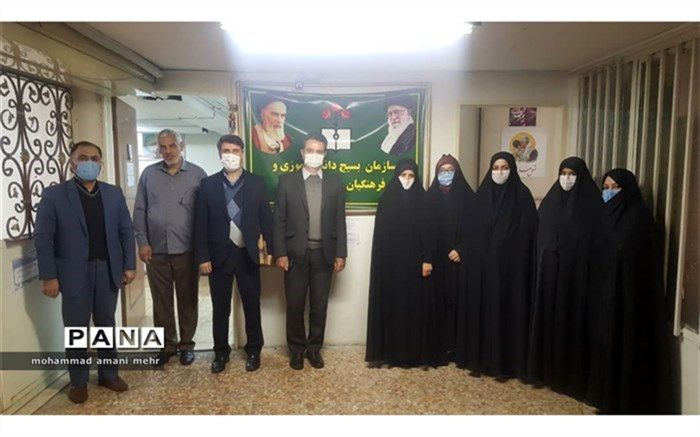 تجلیل از همکاران بسیج در آموزش و پرورش منطقه ۲