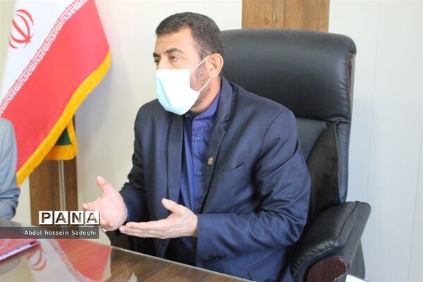 تجلیل از معلم نیک اندیش بردخونی توسط معاون پرورشی و فرهنگی استان بوشهر