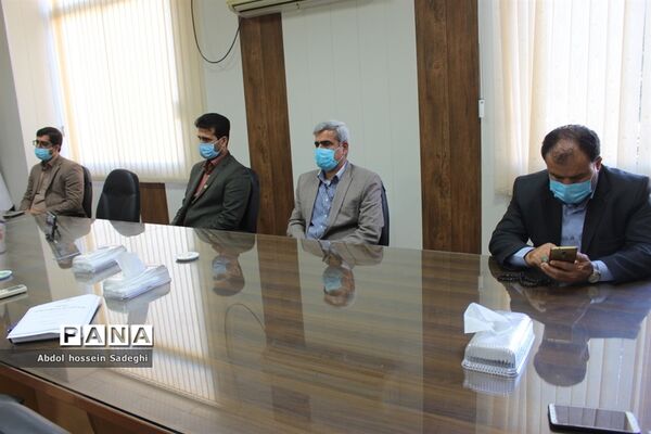تجلیل از معلم نیک اندیش بردخونی توسط معاون پرورشی و فرهنگی استان بوشهر