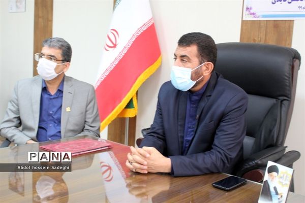 تجلیل از معلم نیک اندیش بردخونی توسط معاون پرورشی و فرهنگی استان بوشهر