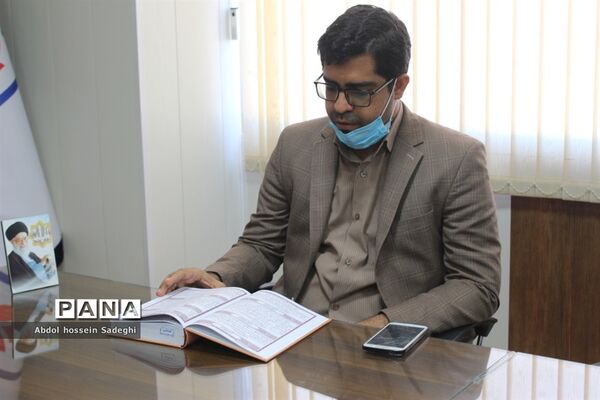 تجلیل از معلم نیک اندیش بردخونی توسط معاون پرورشی و فرهنگی استان بوشهر