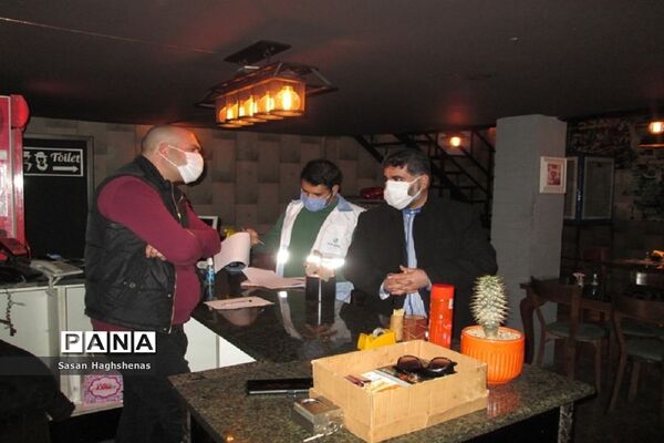 گشت شبانه تیم بازرسی ستاد کرونا شهرستان اسلامشهر از مراکز گروه چهارم شغلی