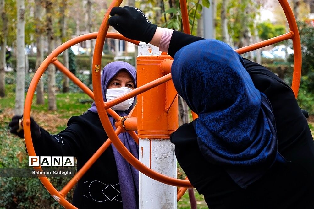 ورزش در پارک زیر سایه کرونا