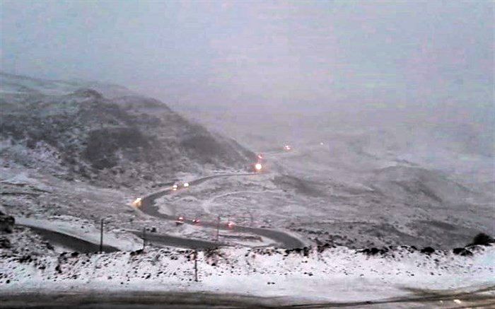 جاده‌های شمالی کشور برفی و بارانی است