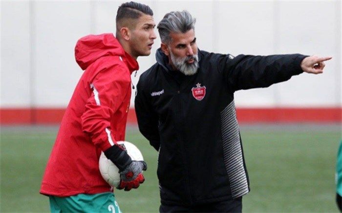 پرسپولیس با مربی‌هایش تمدید کرد