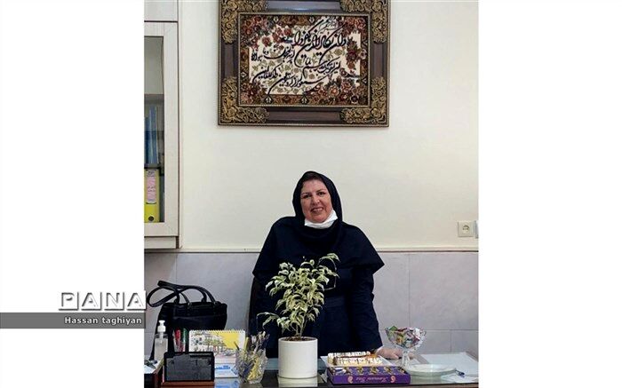 تفاوت کلاسهای ما باکلاسهای عادی، گذاشتن آینه در کلاس است
