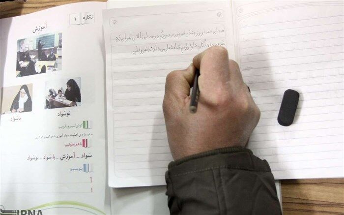 برگزاری مسابقه انشانویسی در بین سوادآموزان دوره انتقال