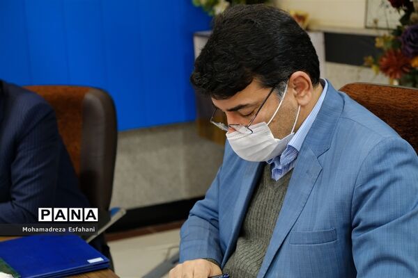نشست استاندارمازندران با اعضای تشکل‌های‌ سازمان دانش‌آموزی