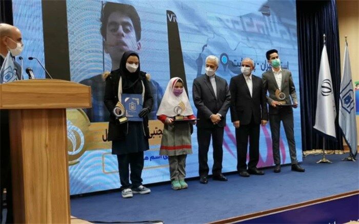 تقدیر از دو دانش آموز پژوهشگر برتر شهرستان‌های استان تهران  توسط وزیر آموزش و پرورش