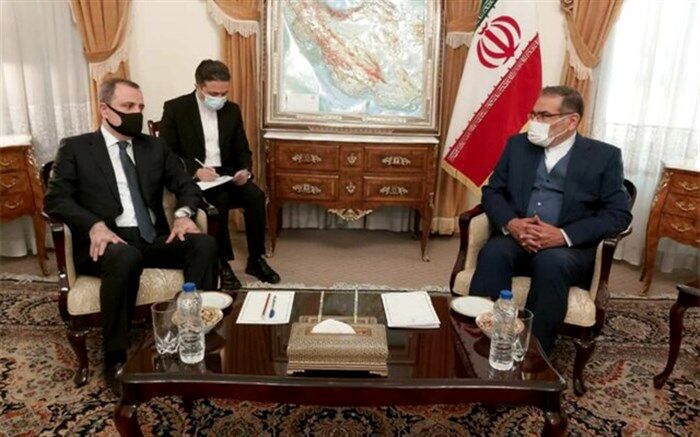 اعلام آمادگی شمخانی برای بازسازی مناطق آسیب‌دیده آذربایجان