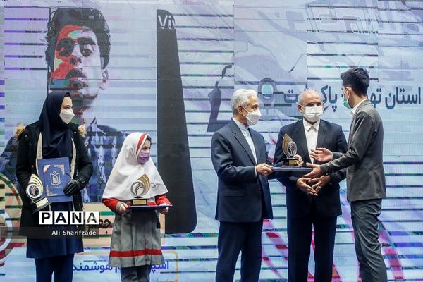 آیین تجلیل از دانش‌آموزان پژوهشگر و فناوران برگزیده