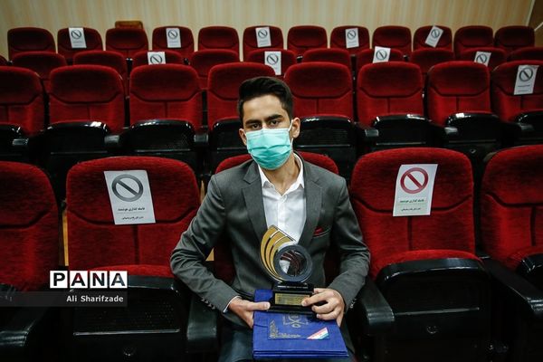 آیین تجلیل از دانش‌آموزان پژوهشگر و فناوران برگزیده