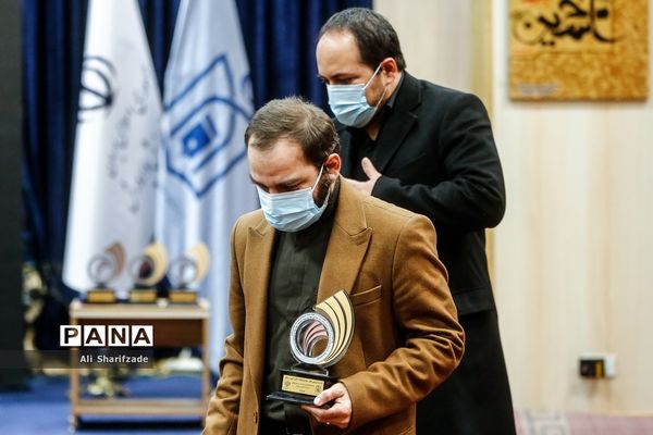 آیین تجلیل از دانش‌آموزان پژوهشگر و فناوران برگزیده