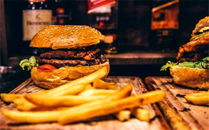 توصیه‌های کرونایی؛ نمک و چربی موجود در غذاهای بیرون سبب تضعیف سیستم ایمنی بدن می‌شود