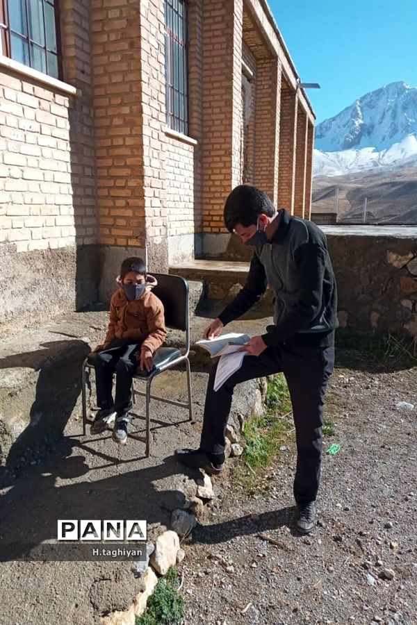 معلمان در سنگر خدمت به دانش‌آموزان محروم