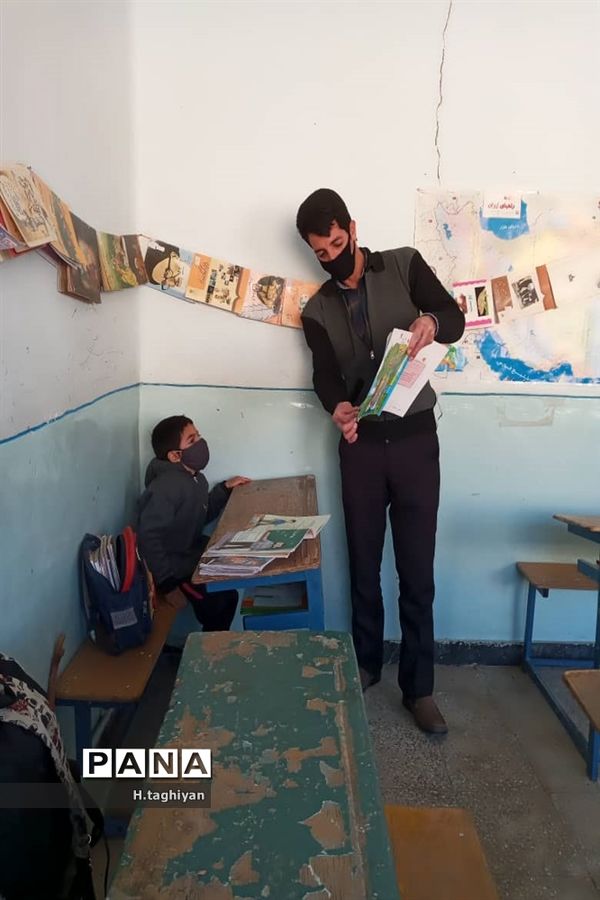 معلمان در سنگر خدمت به دانش‌آموزان محروم