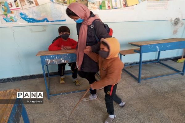 معلمان در سنگر خدمت به دانش‌آموزان محروم