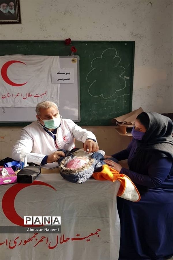 استقرار کاروان سلامت جمعیت هلال احمر پاکدشت در روستای حاجی آباد