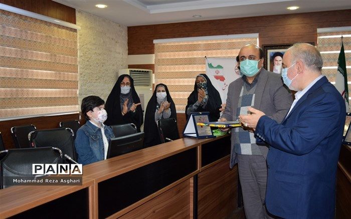 تقدیر از نویسنده کوچک در هفته پژوهش