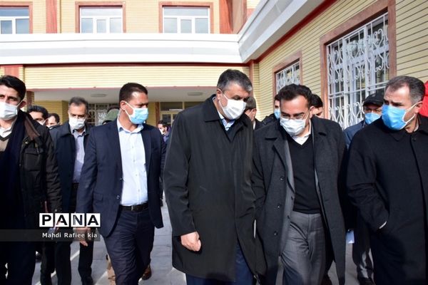 افتتاح مدرسه  و بازدید وزیر راه و شهرسازى از ایستگاه قطار