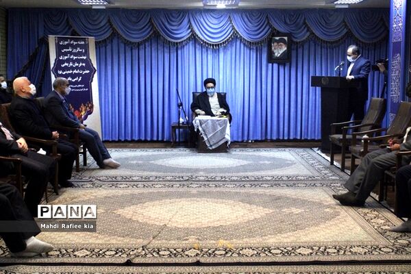 دیدار مدیرکل آموزش و پرورش آذربایجان شرقی و کارکنان معاونت سوادآموزی اداره‌کل با نماینده ولی فقیه در استان