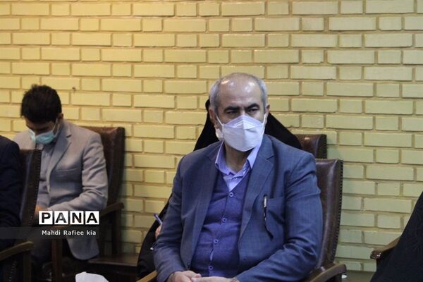 دیدار مدیرکل آموزش و پرورش آذربایجان شرقی و کارکنان معاونت سوادآموزی اداره‌کل با نماینده ولی فقیه در استان