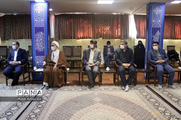 دیدار مدیرکل آموزش و پرورش آذربایجان شرقی و کارکنان معاونت سوادآموزی اداره‌کل با نماینده ولی فقیه در استان
