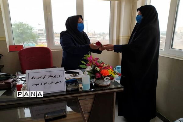 تقدیر پیشتازان سازمان دانش‌آموزی شوشتر از پرستاران و کادر درمان بیمارستان خاتم الانبیا (ص)