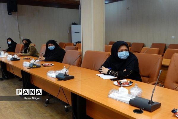 آیین تجلیل از منتخبین پژوهشگر و مولفان بهارستان یک