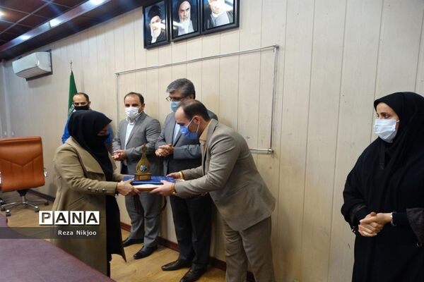 آیین تجلیل از منتخبین پژوهشگر و مولفان بهارستان یک