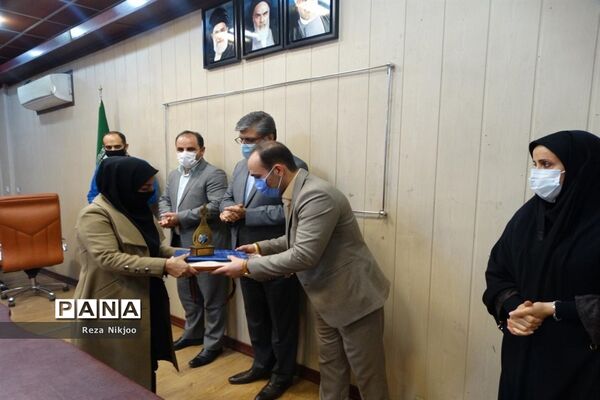 آیین تجلیل از منتخبین پژوهشگر و مولفان بهارستان یک