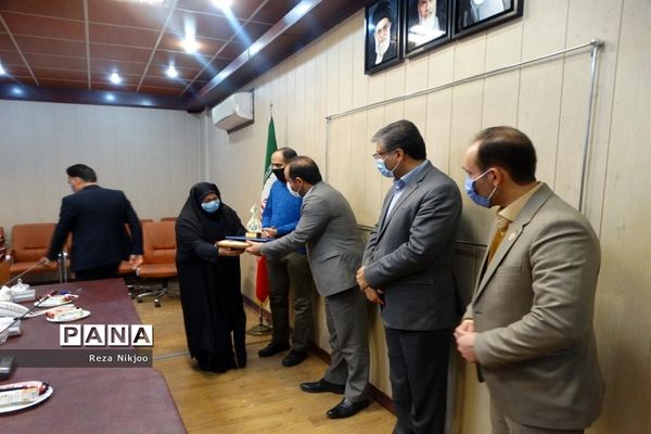 آیین تجلیل از منتخبین پژوهشگر و مولفان بهارستان یک