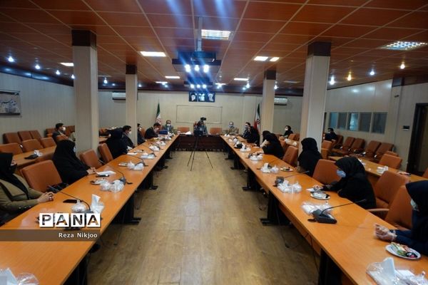 آیین تجلیل از منتخبین پژوهشگر و مولفان بهارستان یک