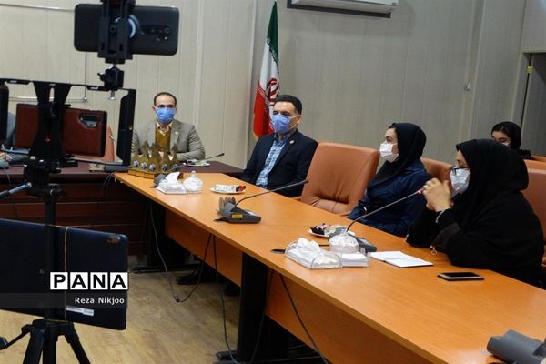 آیین تجلیل از منتخبین پژوهشگر و مولفان بهارستان یک