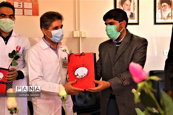 تجلیل جهادگران سنگر علم آموزی از مدافعان سلامت در آباده
