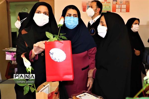 تجلیل جهادگران سنگر علم آموزی از مدافعان سلامت در آباده