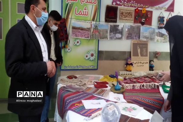 نمایشگاه دستاوردهای آموزش دهندگان نهضت سواد‌آموزی در شهرستان نی ریز