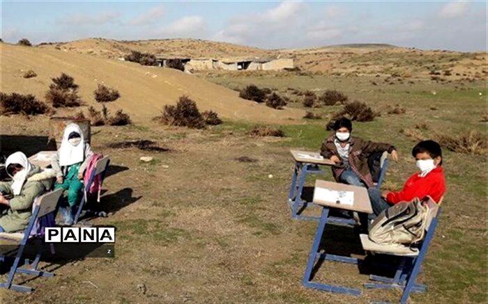ایثارگری دختر شهید عبدالحسین شهریاری در جبهه تعلیم تربیت در روستای جیرفت