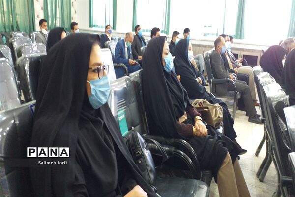 برگزاری جلسه مدیران مقطع ابتدایی درسالن اجتماعات اداره شهرستان حمیدیه