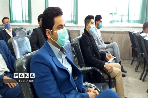 برگزاری جلسه مدیران مقطع ابتدایی درسالن اجتماعات اداره شهرستان حمیدیه