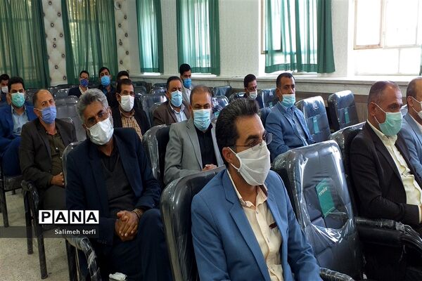 برگزاری جلسه مدیران مقطع ابتدایی درسالن اجتماعات اداره شهرستان حمیدیه