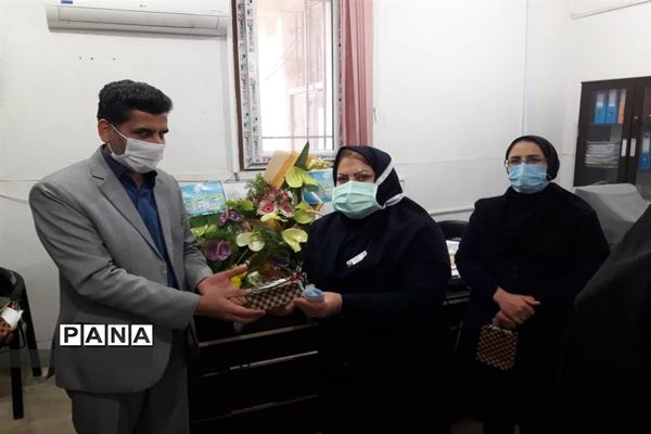 تجلیل آموزش و پرورش از پرستاران بیمارستان مفتح به مناسبت روز پرستار