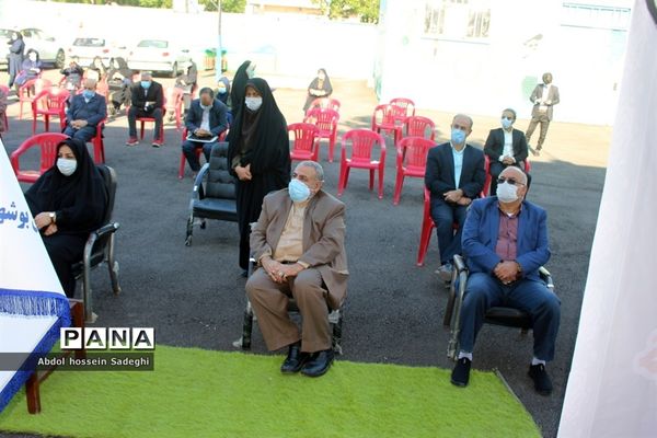 تجلیل از خیرین تهیه تبلت شهرستان بوشهر