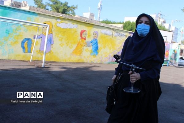 تجلیل از خیرین تهیه تبلت شهرستان بوشهر