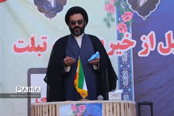 تجلیل از خیرین تهیه تبلت شهرستان بوشهر
