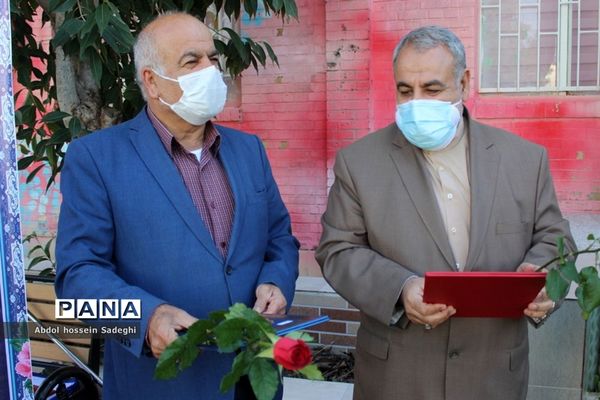 تجلیل از خیرین تهیه تبلت  شهرستان بوشهر