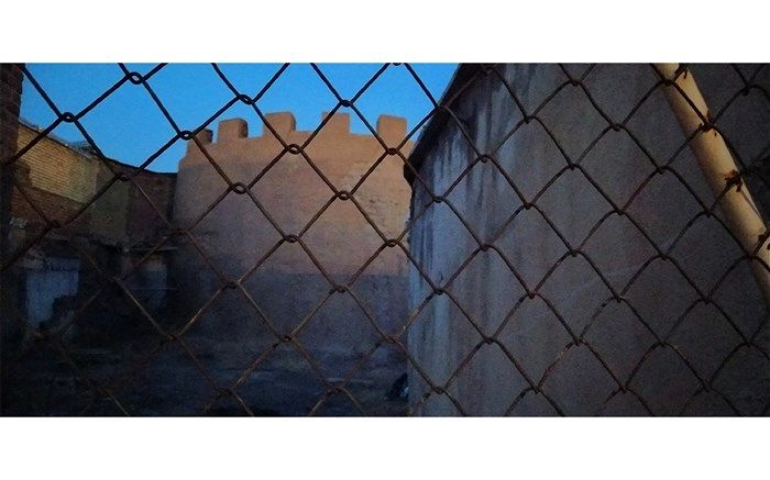 بنای تاریخی «قلعه»، معضلی برای ساکنین محله‌ی سقاخانه