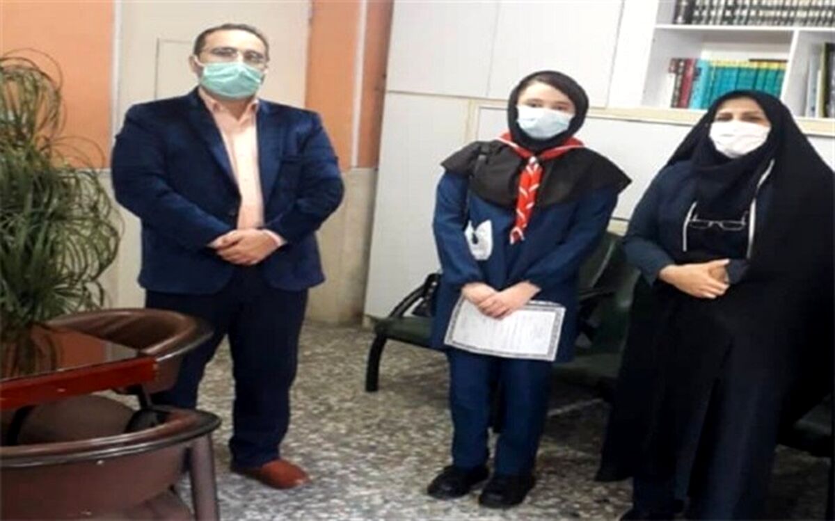 تقدیر از دانش‌آموز شهریاری برگزیده در جشنواره شاد