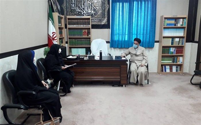 باید از طریق مختلف افراد بی‌سواد را به سواد‌آموزی ترغیب کرد