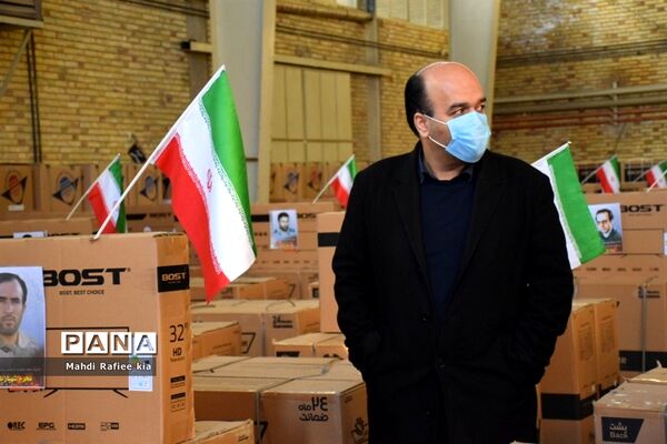 اهداى 600 دستگاه وسیله گرمایشى به نیازمندان و ١٨٥٠ دستگاه تبلت  به دانش آموزان نیازمند